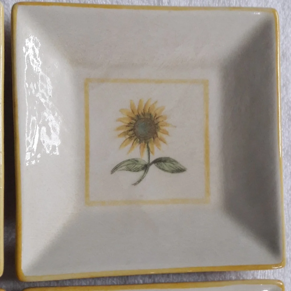 Williams Sonoma Plates-Set of 4